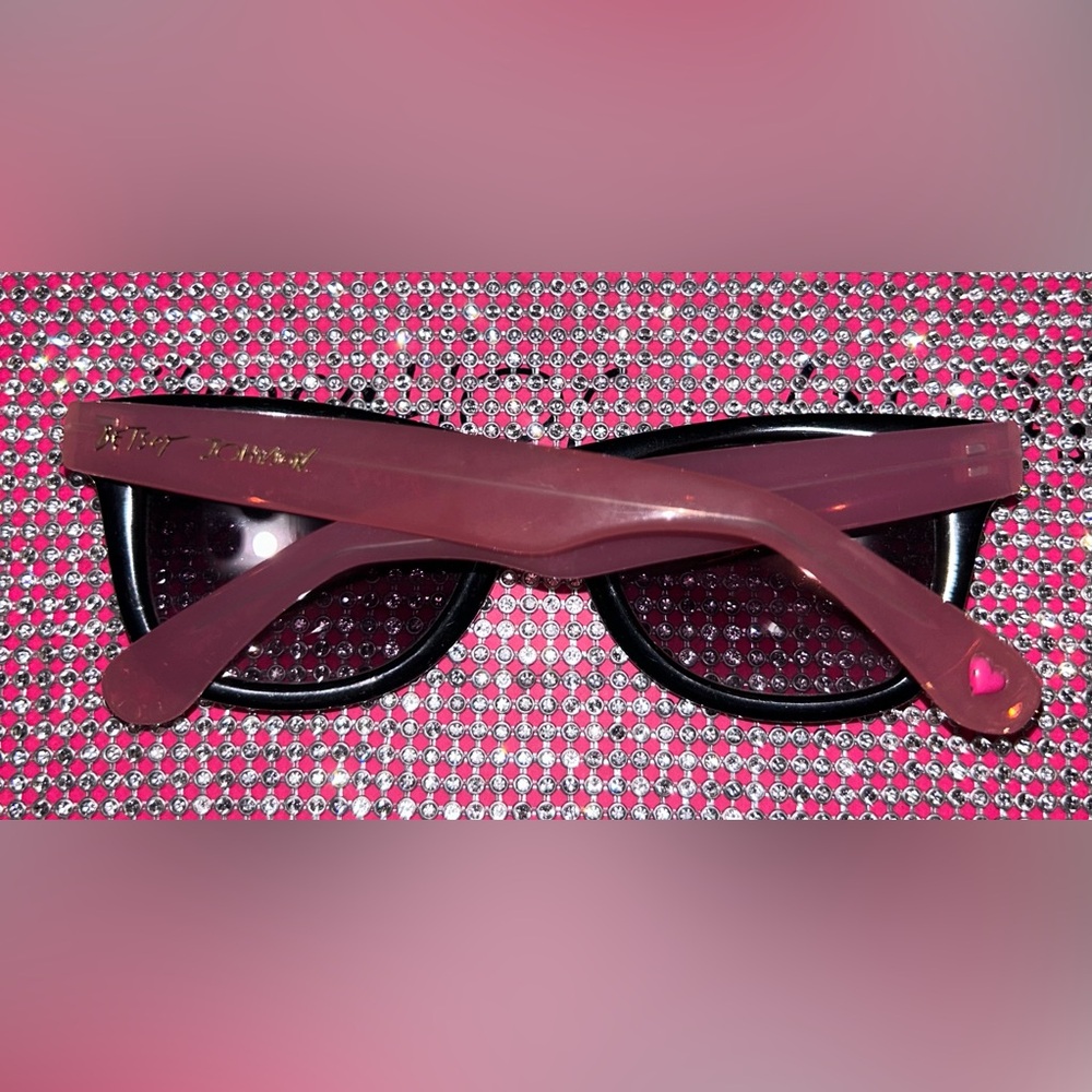 Betsey Johnson Classic sunglasses black pink rayban style frames vintage heart - Picture 5 of 10